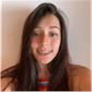 Profesora de ayuda a personas dependientes dirigido a personas que están realizando un grado medio