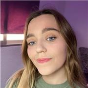 Profesora de química con un grado superior de laboratorio de análisis clínico y biomédico y actualmente estudiante de ciencias ambientales en la UV