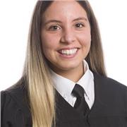 Profesora de Educación Infantil imparte clases a niños y niñas de Infantil y primaria