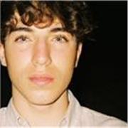 He vivido toda mi vida en Bruselas y hablo francés perfectamente. Soy cercano y paciente, y me adapto al nivel de cada alumno.