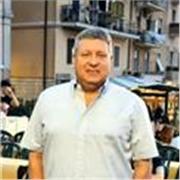 Profesor titular de la universidad y científico del CONICET