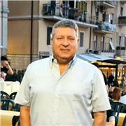 Profesor titular de la universidad y científico del CONICET