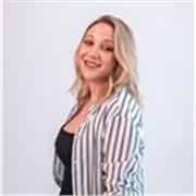 Especializada en marketing digital, growth marketing, producción de eventos corporativos y oratoria aplicada al mundo profesional.