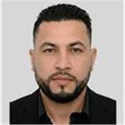 Profesor de oratoria y comunicación con experiencia en trabajo con niñas, niños y adolescentes. 