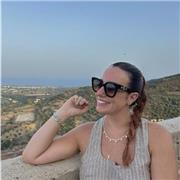 Docente di inglese impartisce lezioni di inglese per bambini della scuola primaria e dell scuola secondaria di primo grado