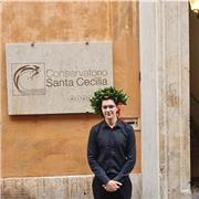 Laureato al Conservatorio impartisce lezioni di Clarinetto