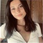 Estudiante de bachiller imparte clases a niños de primaria