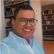 Profesor de derecho con énfasis en derecho público y político