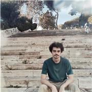 Laureato in Mediazione Culturale impartisce lezioni di inglese (grammatica, conversazione, comprensione scritta e orale, traduzione)