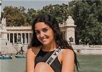 Soy una estudiante de estudios ingleses, paso a 4º curso y acabo de terminar mi año de erasmus en reino unido. el inglés ha sido una de mis asignaturas favoritas. también puedo dar clases de lengua (sintaxis, comentarios de texto), historia del arte, y di