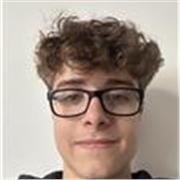 Soy un chico joven que imparte clases de matemáticas a los jóvenes de una manera divertida y más fácil de llevar