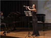 Profesora de iniciación musical, lenguaje musical, preparación a la prueba de acceso al conservatorio y clases de flauta travesera