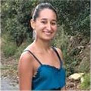 Laureata in Scienze Internazionali e Diplomatiche, con numerose esperienze accademiche all’estero, offre lezioni di inglese