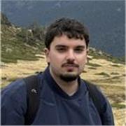 Estudiante que busca ayudar a otros jóvenes a no quedarse atrás, refuerzo de primaria, clases telemáticas o presenciales