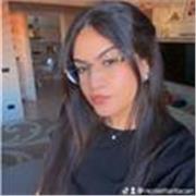 Dottoressa magistrale in lingue impartisce lezioni frontali e non. 
