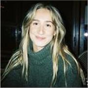 Profesora de Educación Primaria e Infantil apta para dar clase a todo tipo de edades.