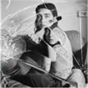 Fotografa impartisce lezioni di arte e capacità di sfruttare la propria immaginazione. (possibilità di spostarmi)