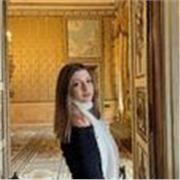 Profesora de apoyo escolar especializada en la etapa de primaria y primeros años de la ESO