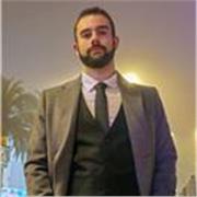 Psicólogo graduado que puede ayudarte a aprender y a aprobar exámenes.