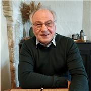 Formateur expérimenté en TIC, Réseaux Sociax, IA.
Ingénieur en Informatique de gestion. Ancien Responsable Informatique