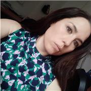 Me defino como una persona apasionada por la enseñanza del inglés, dinámica y comprometida.