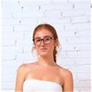 Profesora titulada en canto y teoría musical por el Trinity College of London. Clases online o presenciales en Barcelona