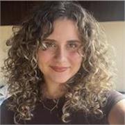 Título de C1 en Inglés de Cambridge, experiencia en profesora particular de estudiantes de 13-18 años.