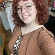 En licence de graphisme, je cherche à transmettre mes connaissances dans la conception graphique et l’utilisation des logiciels