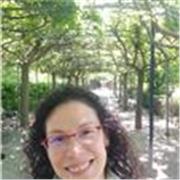 Hola! Soy Vivi, nativa en español y feliz de que todos aprendan! 