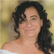 Ich unterrichte als erfahrene Nachhilfelehrerin Englisch. Habe 5 Jahre in der USA gelebt und unterrichte seit 40 Jahren Schüler