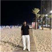 Soy estudiante de gastronomía, que considera tener lo necesario para ayudar a las personas a aprender este oficio. 