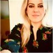 Profesora de lengua y literatura con más de cinco años de experiencia imparte clases para niños y adultos en Elche.