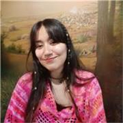 Maestra de artes visuales con experiencia en clases a adolescentes y niños