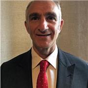 Professeur expérimenté en enseignement et pratique juridique