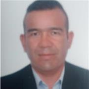 Docente manejando las competencias en basico elemental primaria