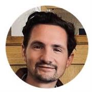 Professeur de dessin spécialisé dans le cinéma d'animation: Digital painting / character design / visual developpement.
