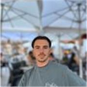 Apprenez l’espagnol avec un locuteur natif, de façon naturelle et pratique – conversation, voyage et situations réelles.