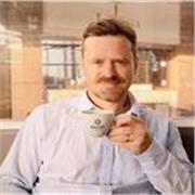 Native English professional writer, English teacher, and university application mentor