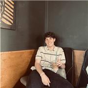 ragazzo di 14 in cerca del suo primo lavoro, imparo molto facilmente la storia e mi ritengo bravo nel spiegare, frequento un istituto professionale con una media dell’8