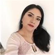 Profesora de filosofía dinámica que te lleva a comprender la filosofía desde la vida cotidiana y a aplicarla en la misma. 