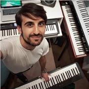 Pianista con esperienza ventennale, diplomato in Pianoforte e Composizione al Conservatorio di Milano, disponibile per lezioni di pianoforte classico e moderno