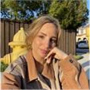 Me defino como una persona con mucha paciencia para enseñar y quisiera dar clases de inglés a niños