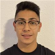Profesor de matematicas basicas imparte clases de apoyo