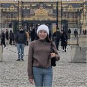 Maestra de apoyo escolar con experiencia atendiendo a estudiantes de forma virtual