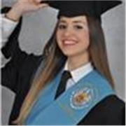 Graduada en Magisterio con mención en Música, máster en ELE y carrera de Danza Española. Imparto clases dinámicas e inclusivas.