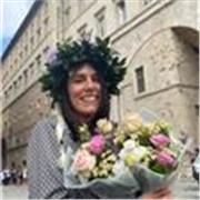 Laureata in Lettere Classiche, impartisco ripetizioni di latino e greco, disponibile per perfezionamento di materie umanistiche.