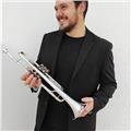 Profesor de música imparte clases de solfeo, trompeta y armonía