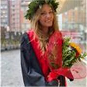 Laureata Bocconi impartisce lezioni per materie economiche universitarie (anche diritti), materie scolastiche e aiuto compiti