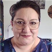 Profesora en áreas de sociales como Historia y Democracia. Énfasis en Temas de Derechos Humanos