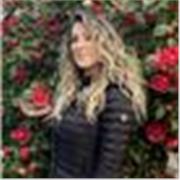 Laureata in chimica impartisce lezioni di Chimica organica,base e stechiometria per studenti di scuole superiori